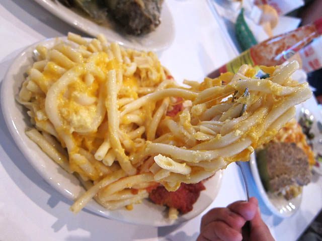 Макарони з сирним соусом